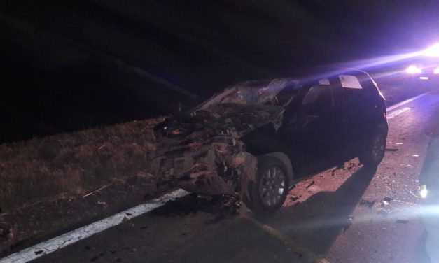 Fuerte choque entre vehículos con un lesionado grave
