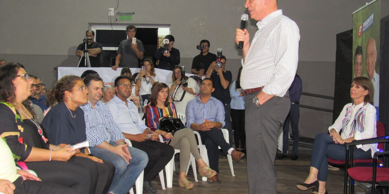 Antonio Bonfatti acompañó a los candidatos locales en el acto del Frente Progresista