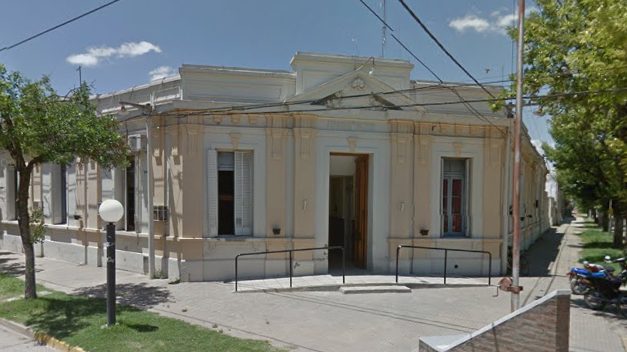 Robo y destrozos en dos comercios de Las Rosas