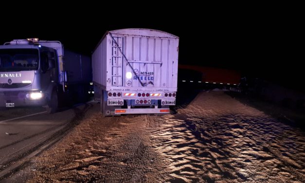Colisión entre camiones durante la madrugada