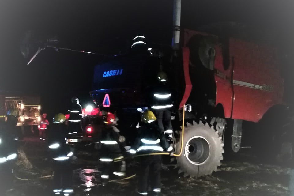 Principio de incendio en una cosechadora