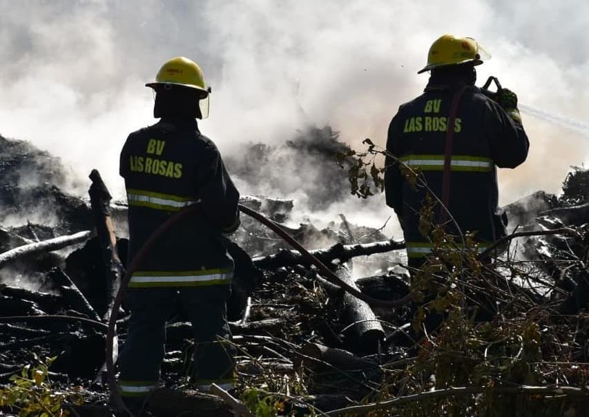 Cuatro horas de trabajo por el incendio en el basural