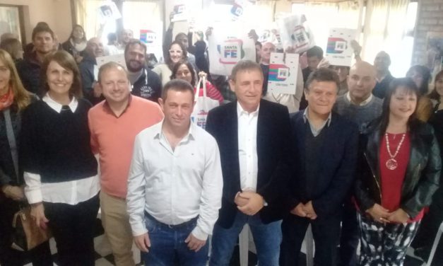 La Cooperativa entregó 10 viviendas y firmó contrato por 20 más