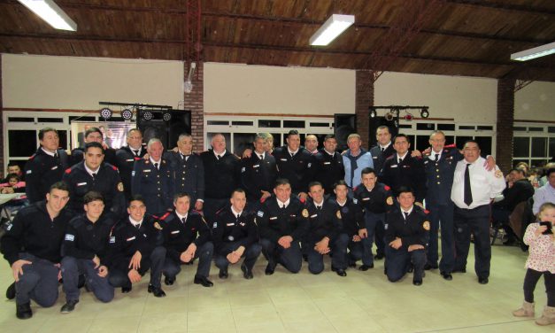 Noche de fiesta por el día del Bombero Voluntario
