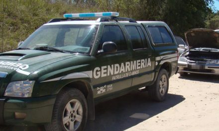 Detienen a dos efectivos policiales tras allanamientos por estupefacientes