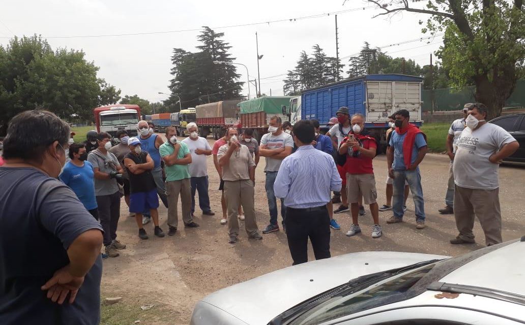 Camioneros de Las Rosas no viajarán al puerto durante la cuarentena