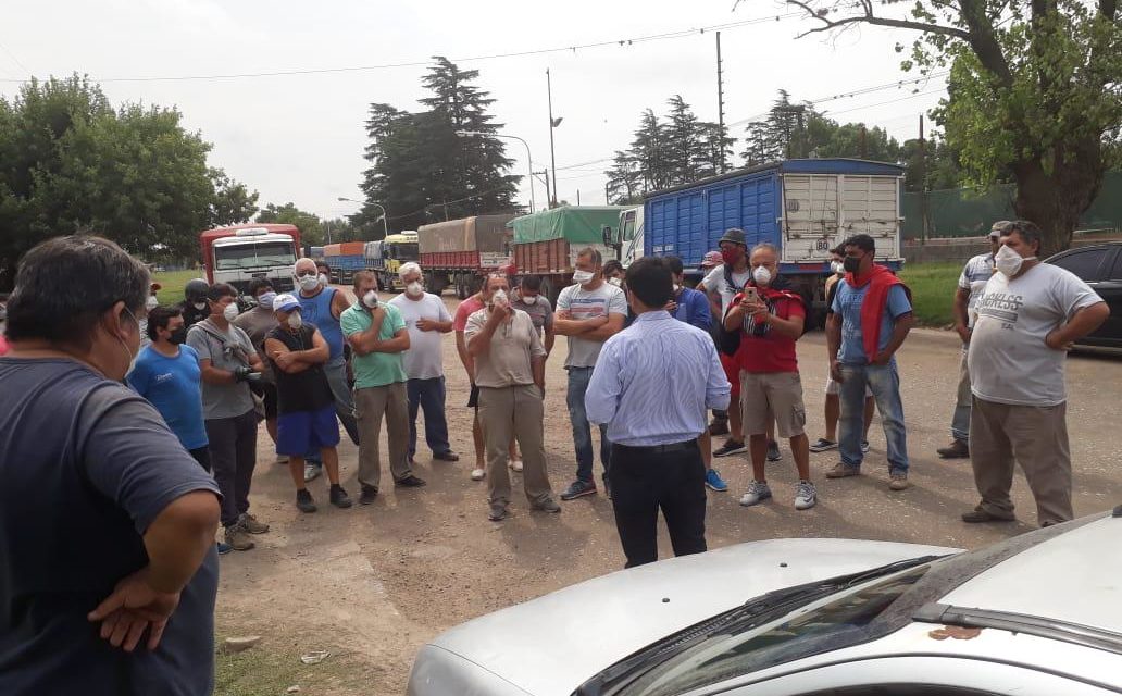 Camioneros de Las Rosas no viajarán al puerto durante la cuarentena