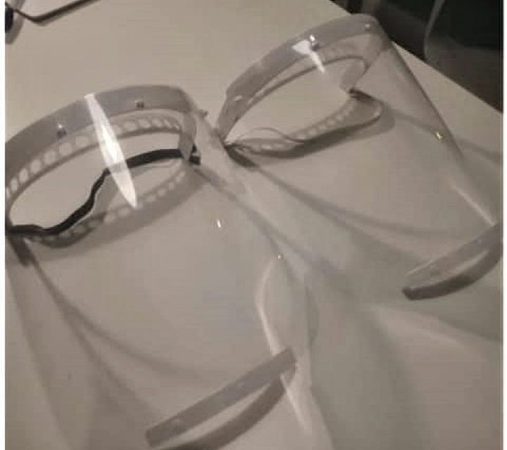 Profesionales de Las Parejas fabrican Protectores Faciales