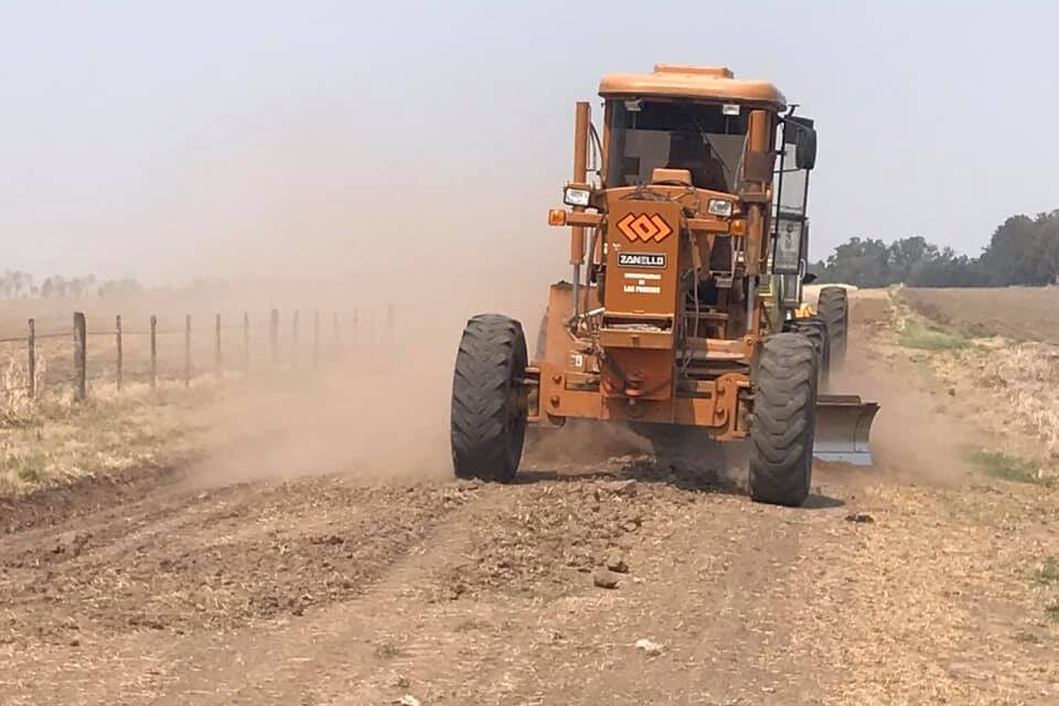 Continúan los trabajos en caminos rurales