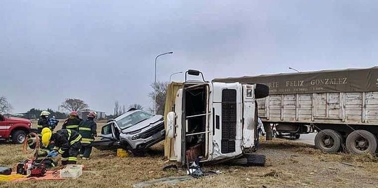 Fuerte accidente en el cruce de Rutas  13 y 66