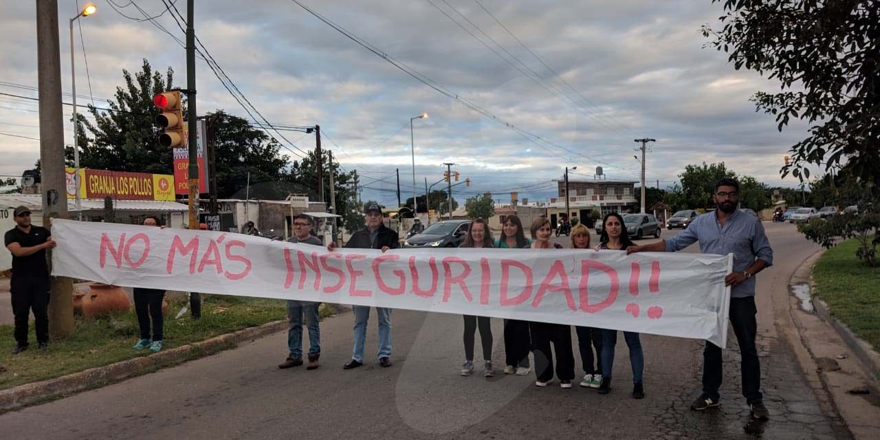 Vecinos se autoconvocan para pedir esclarecimiento de un importante robo