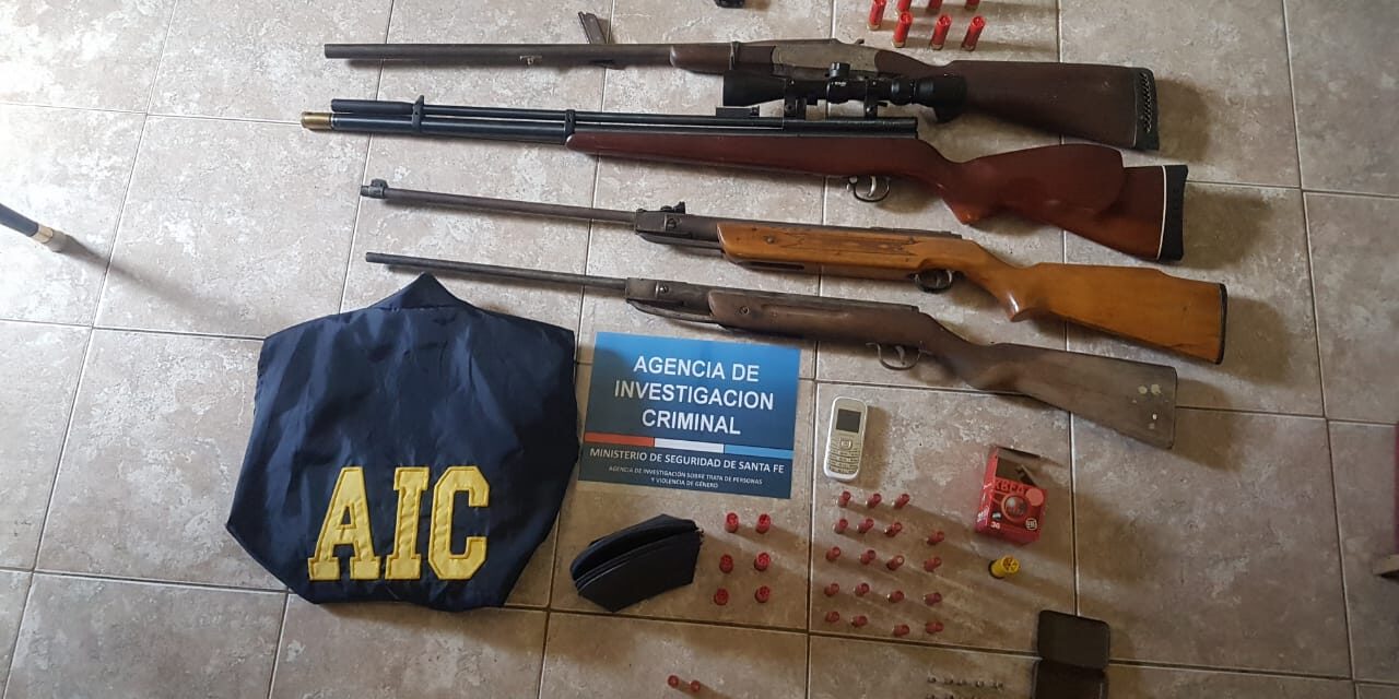 Lo detuvieron por abuso sexual y le secuestraron armas en su casa