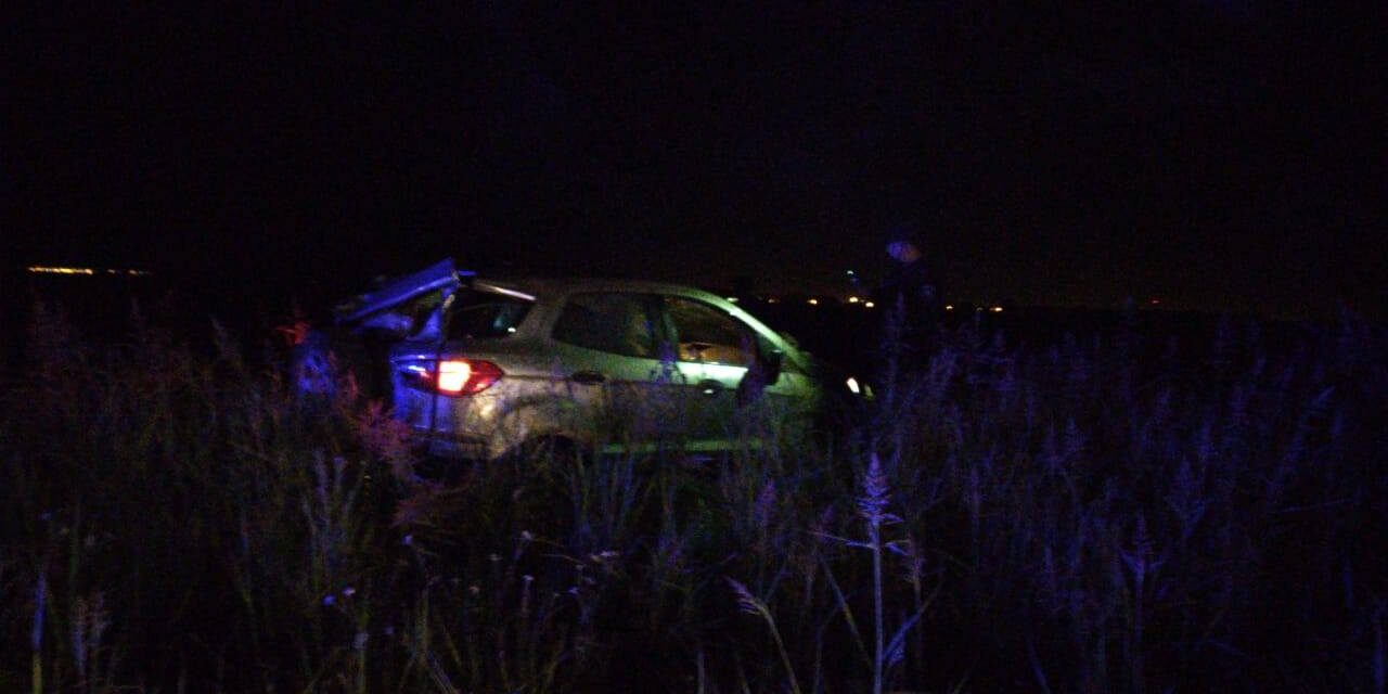 Vuelco de un automóvil en zona rural