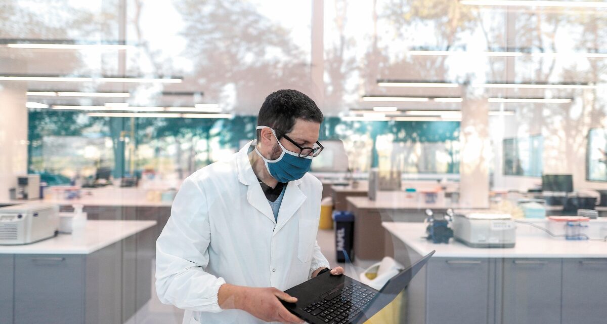 Volvieron a subir los contagios en el informe de este viernes