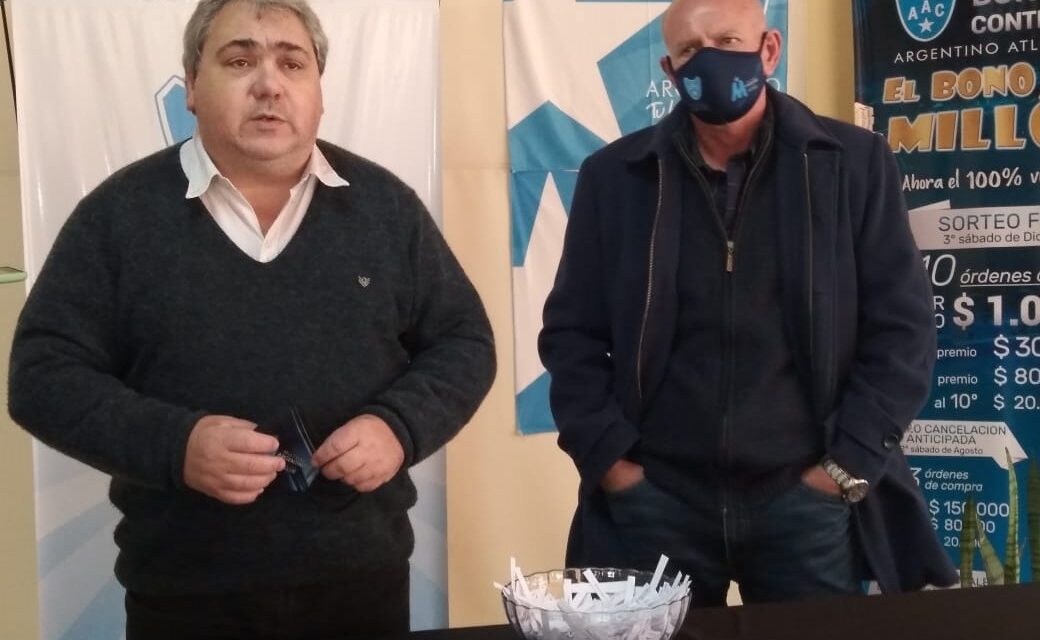 Argentino benefició a uno de los  socios que está al día, con el premio “Socio de Fierro”