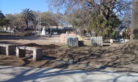 Continúa avanzada la obra de remodelación en la Plaza de la Escuela Ovidio Lagos