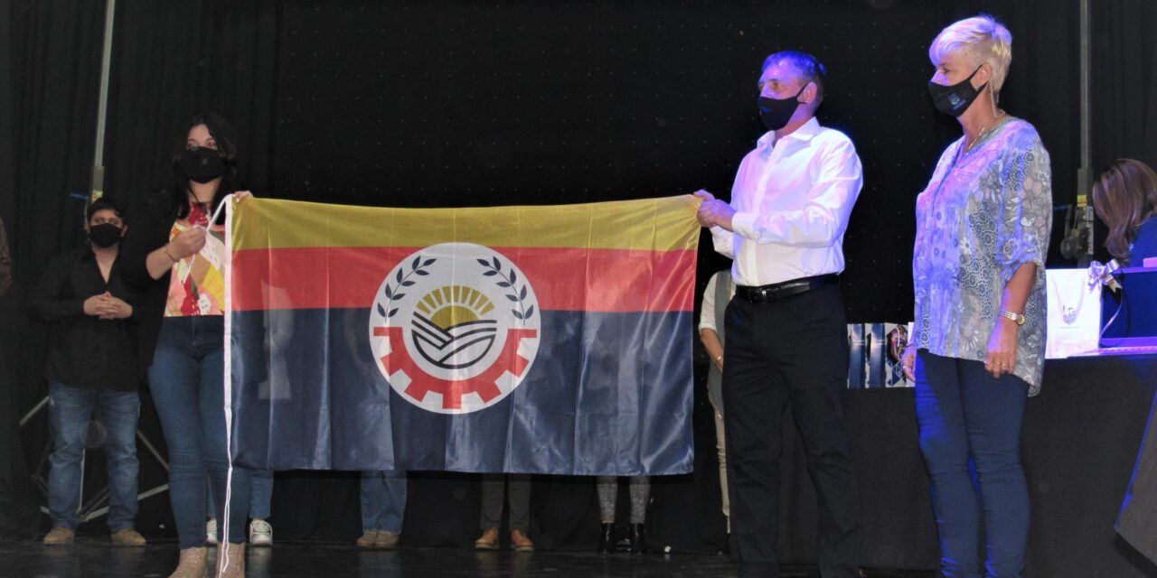 Las Parejas ahora tiene su Bandera