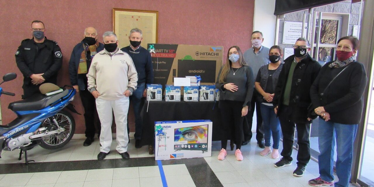 Entrega de premios del Bono de la Cooperadora Policial