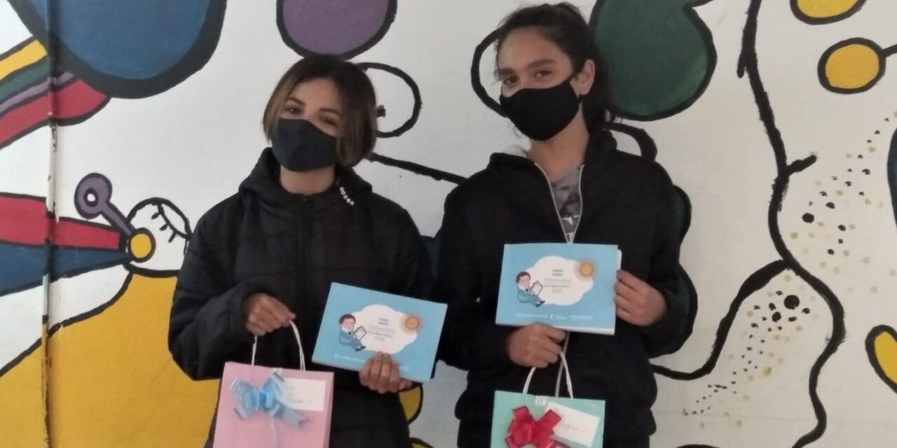 Dos ex alumnas de la Escuela 6017 premiadas por el Ente Cultural Santafesino