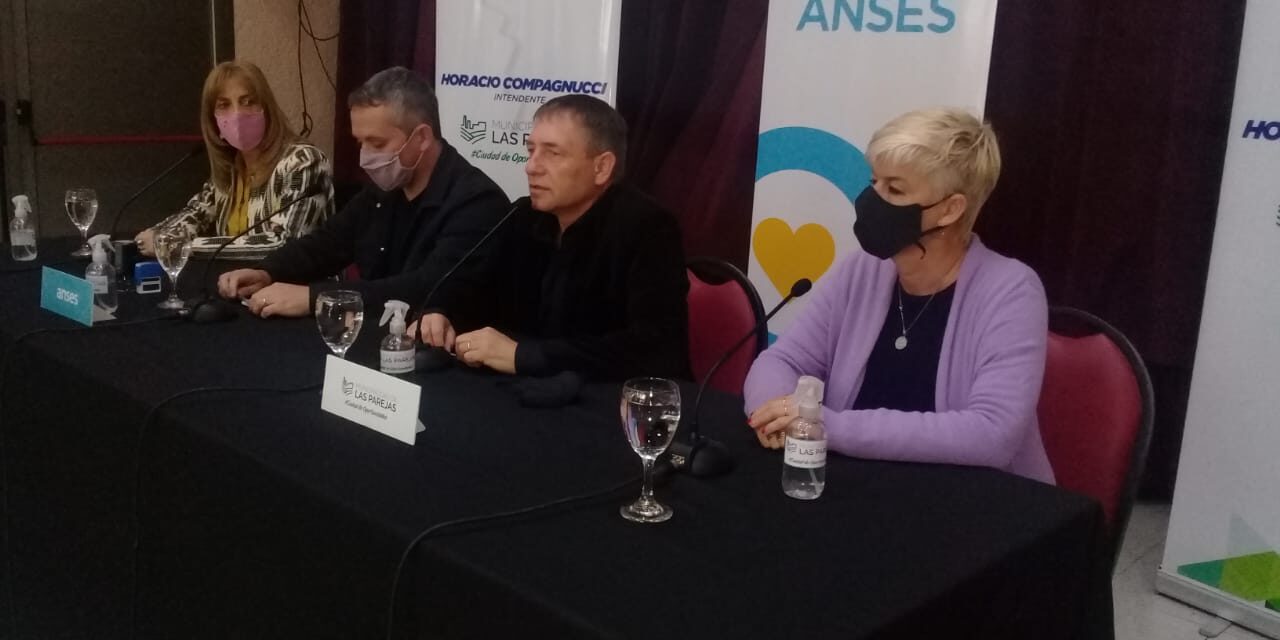 Firma de convenio  para el funcionamiento de ANSES en Las Parejas