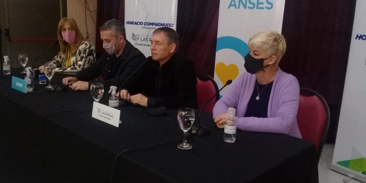 Firma de convenio para el funcionamiento de ANSES en Las Parejas