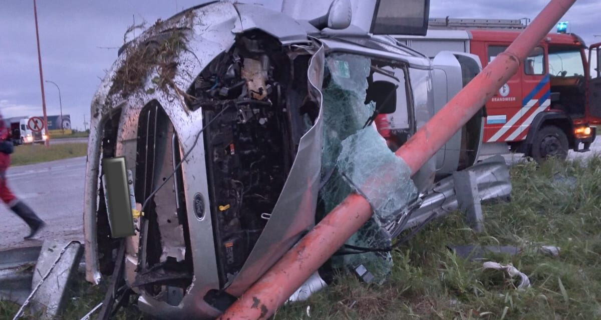 Volcó un vehículo con ocupantes de Las Parejas