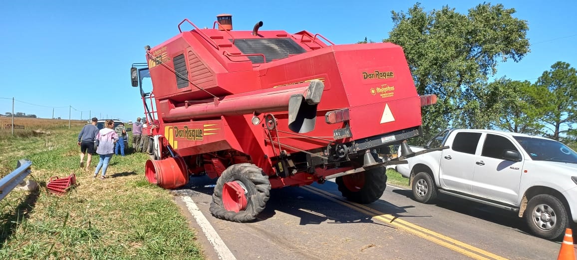 Accidente entre un camión y una cosechadora