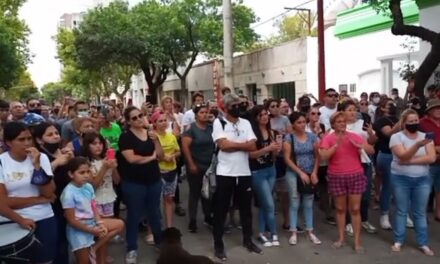 Luego de la Manifestación que hubo en Cañada de Gómez, el efectivo policial recuperaría su libertad este viernes