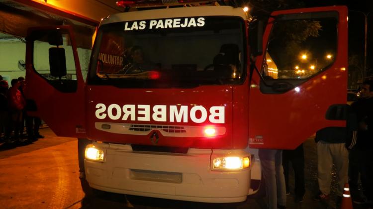 Bomberos asistieron a una niña en una plaza