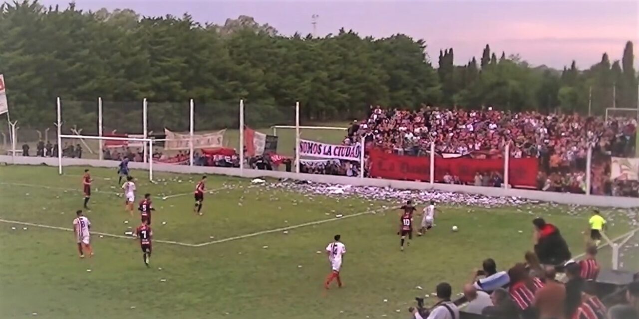 Se jugó el primer partido final de primera de la Liga