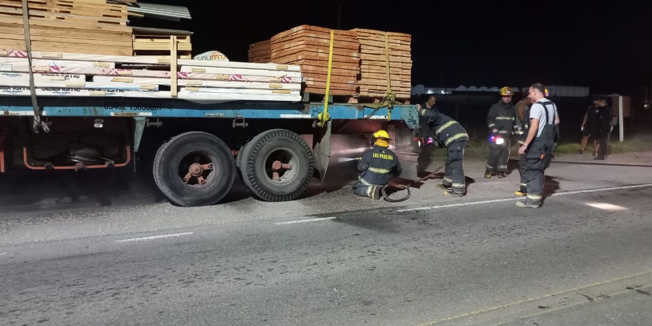 INCENDIO EN UNA RUEDA DE UN CAMIÓN