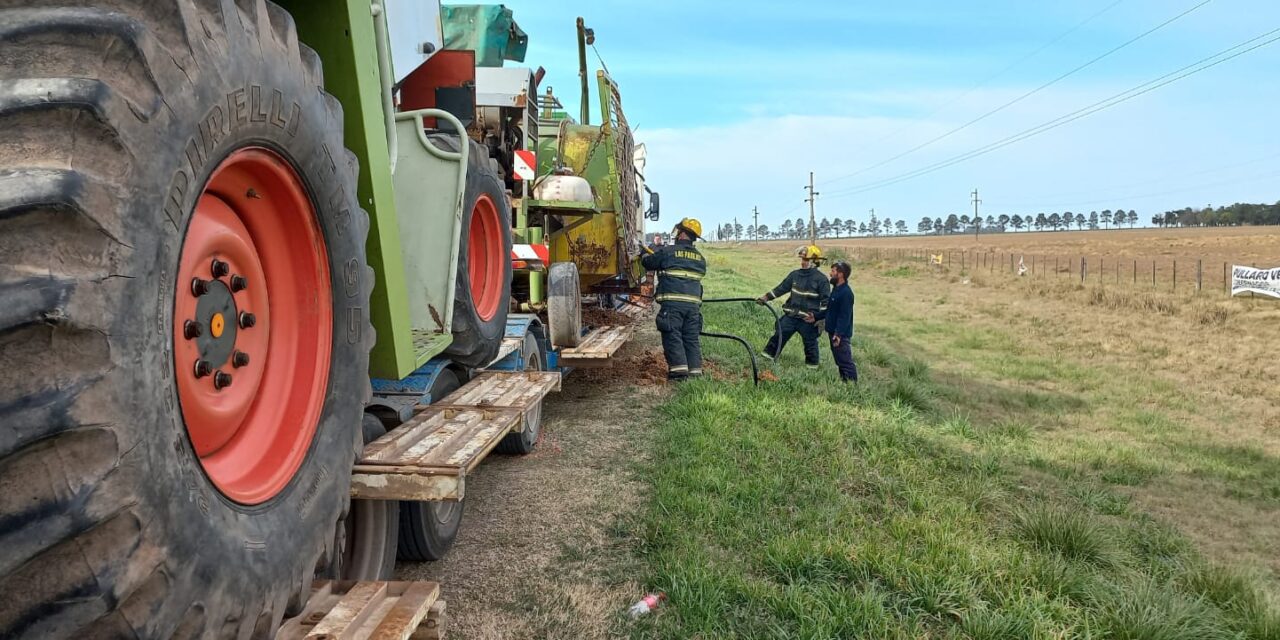 BOMBEROS EXTINGUIERON UN INCENDIO EN UNA ENFARDADORA