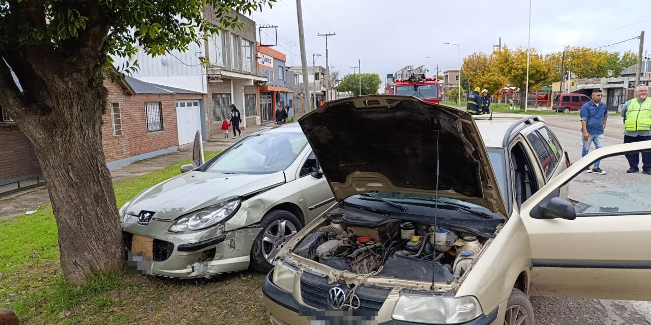 ACCIDENTE EN LA RUTA Y CALLE 25 CON TRES VEHÍCULOS INVOLUCRADOS