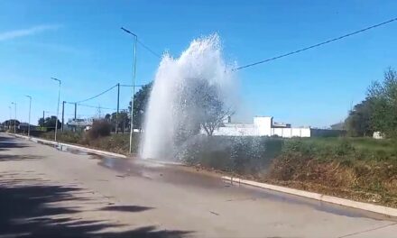 IMPORTANTE ROTURA DE UN CAÑO QUE TRANSPORTA AGUA AL TANQUE