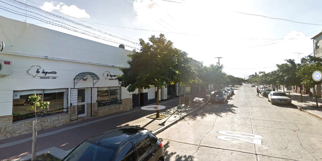 DESTROZO EN VENTANAL DE UN COMERCIO Y HURTO EN UNA VIVIENDA
