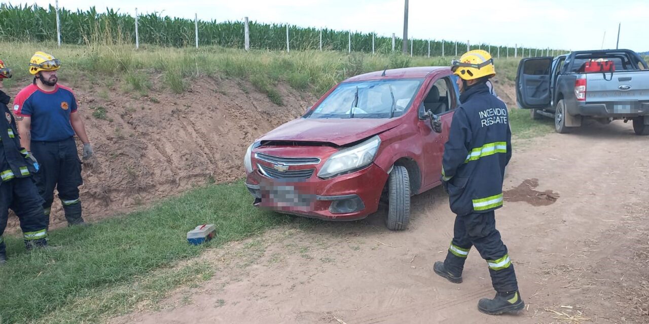 VUELCO EN EL CAMINO RURAL HACIA BUSTINZA