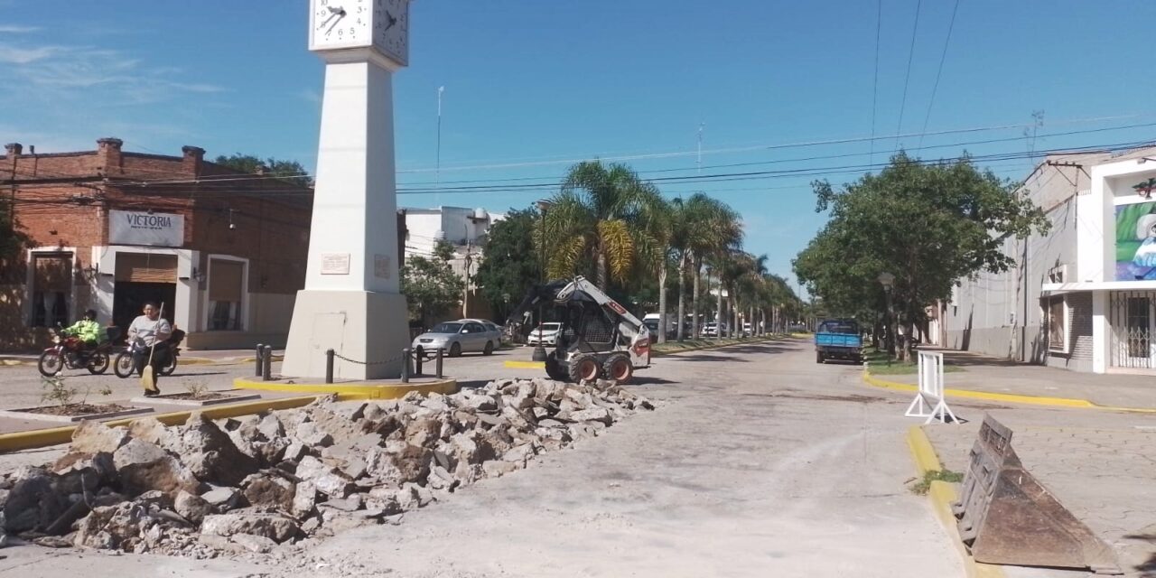 CONTINÚAN CON LA REPARACIÓN DEL PAVIMENTO DETERIORADO