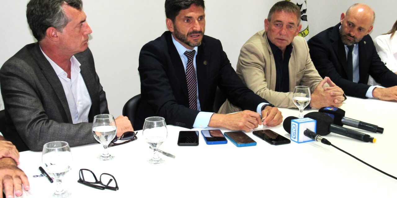 EL GOBERNADOR PULLARO PRESENTÓ EN LAS PAREJAS EL LLAMADO A LICITACIÓN PARA REPOTENCIAR EL TENDIDO ELÉCTRICO EN EL ÁREA INDUSTRIAL