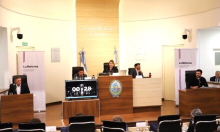EL INTENDENTE COMPAGNUCCI DISERTÓ EN EL CONCEJO MUNICIPAL DE ROSARIO EN LA AUDIENCIA DE LA CONVENCIÓN REFORMADORA DE LA CONSTITUCIÓN