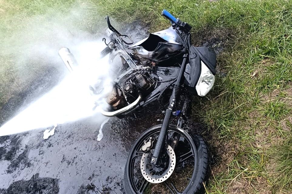 SE INCENDIÓ UNA MOTO SOBRE RUTA 178