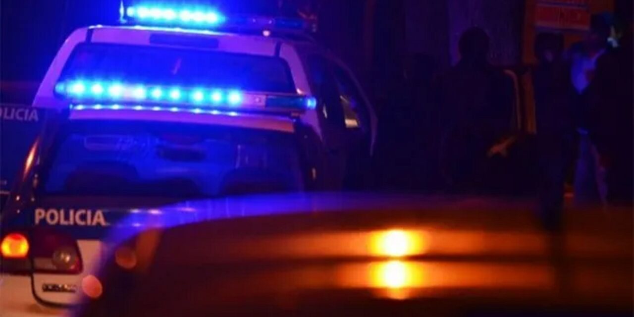 DETUVIERON A UN MASCULINO POR RESISTENCIA A LA AUTORIDAD, CON ARMA BLANCA, DESOBEDIENCIA A ORDEN JUDICIAL, AMENAZAS, SUSTRACCIÓN DE MOTOCICLETA Y VIOLACIÓN DE DOMICILIO