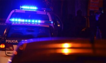 DETUVIERON A UN MASCULINO POR RESISTENCIA A LA AUTORIDAD, CON ARMA BLANCA, DESOBEDIENCIA A ORDEN JUDICIAL, AMENAZAS, SUSTRACCIÓN DE MOTOCICLETA Y VIOLACIÓN DE DOMICILIO