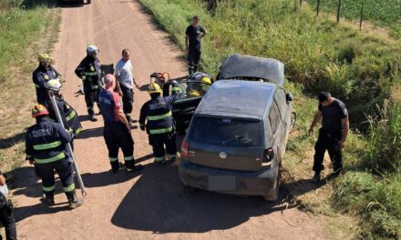 VUELCO DE UN VEHÍCULO EN ZONA RURAL