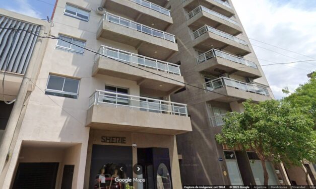 PERSONA ATRAPADA EN EL ASCENSOR DE UN EDIFICIO Y PRINCIPIO DE INCENDIO EN UNA VIVIENDA