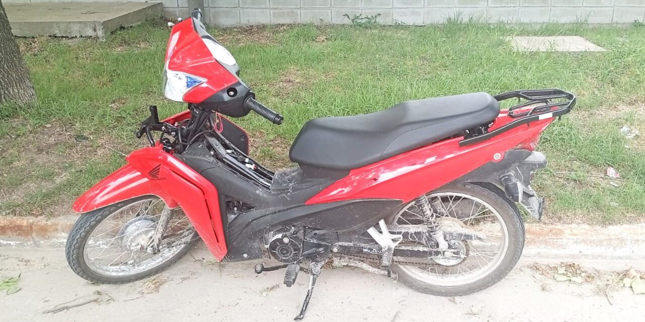RECUPERAN EN LAS PAREJAS UNA MOTO ROBADA EN ROSARIO CONDUCIDA POR UNA JOVEN ROSENSE