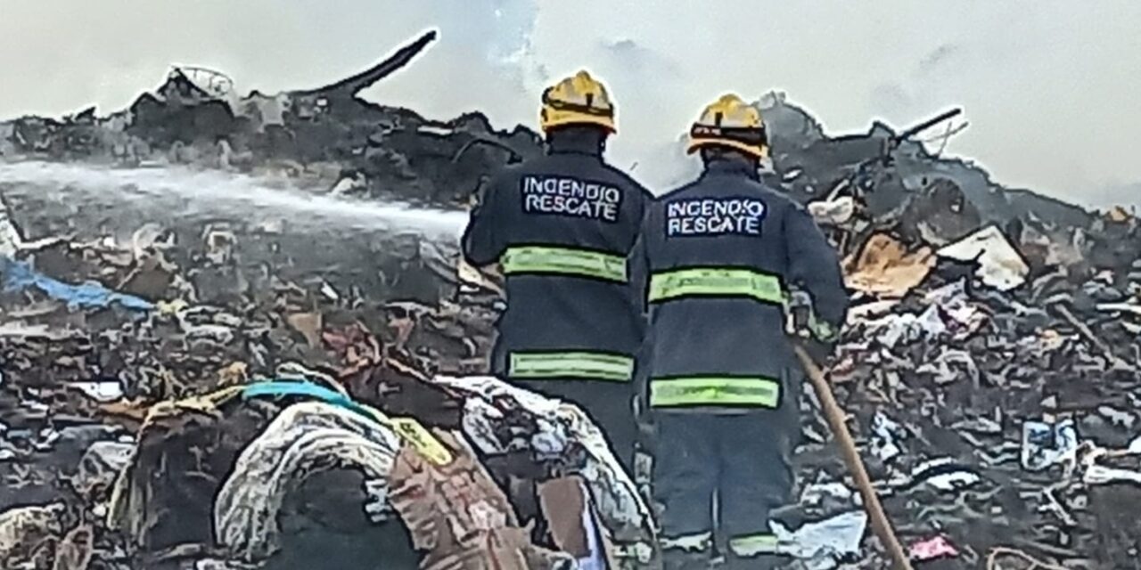 ARDIÓ EL BASURAL