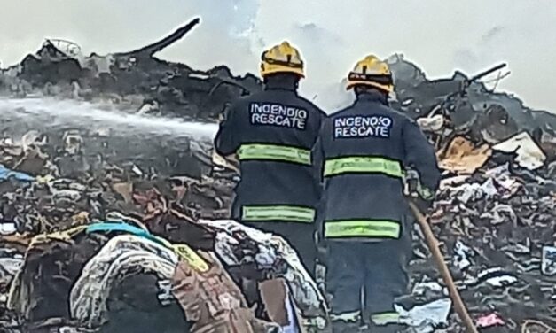 ARDIÓ EL BASURAL