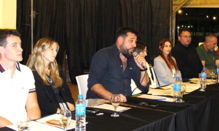 ASAMBLEA EN SPORTIVO CON INAUGURACIÓN DEL NUEVO SISTEMA LUMÍNICO EN LA CANCHA DE HOCKEY
