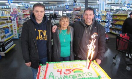 FESTEJÓ SUS 45 AÑOS SUPERMERCADO ARCO IRIS