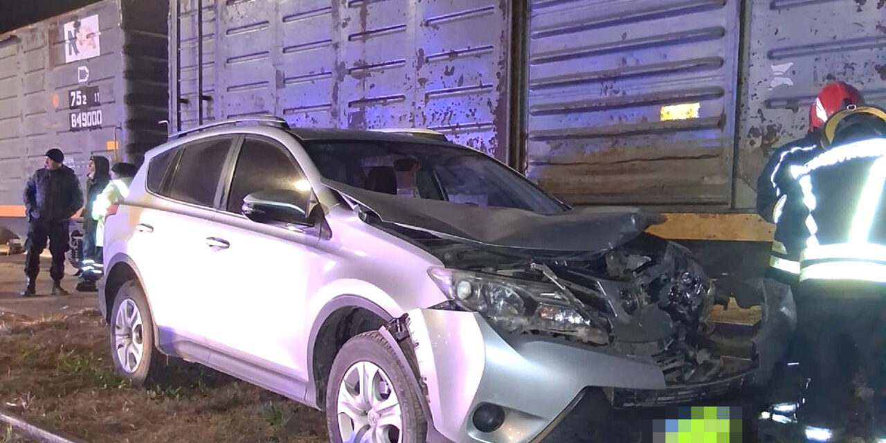 CHOQUE DE UN VEHÍCULO CON EL TREN